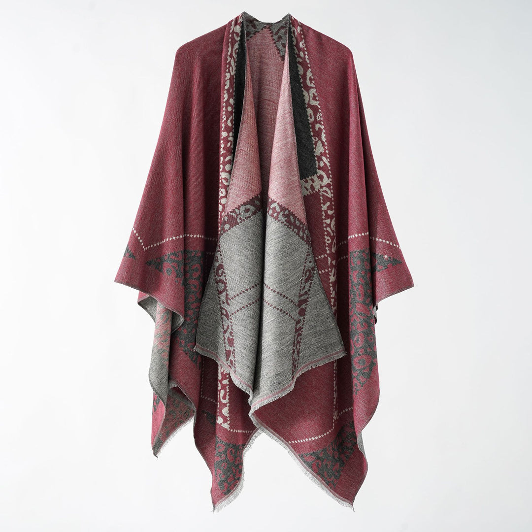 Damen Großer Double-Face Jacquard-Umhang mit Animal-Patch und feinem Fransensaum – Célinea