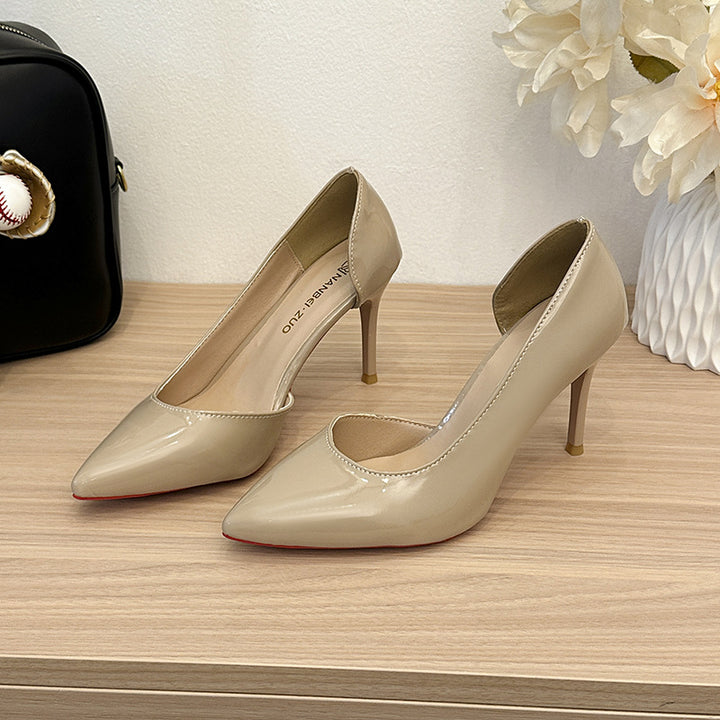 Damen Lack‑Pumps mit tief ausgeschnittener Seitenlinie, spitzer Zehenform und hohem Stiletto – Lioré