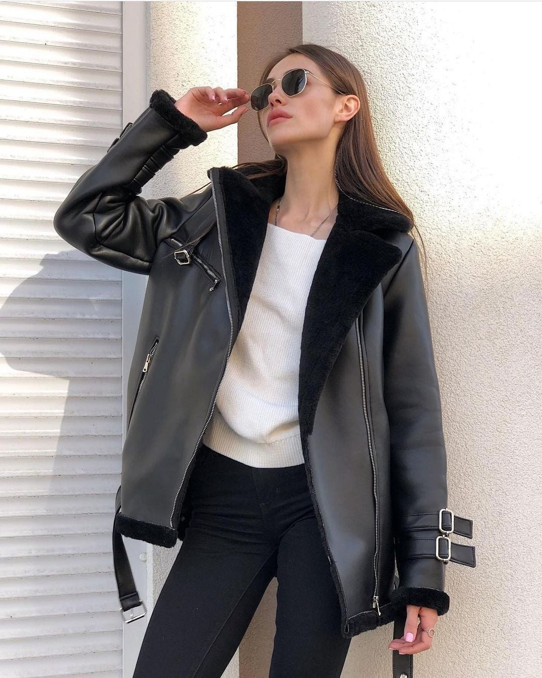 Damen Oversized Kunstleder-Fliegerjacke mit Teddyfell-Futter und Schnallen Echoarchiv