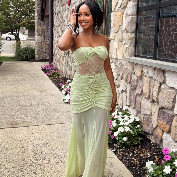 Damen Glamouröses Abendkleid mit Raffungen und Spitze Echo Archiv