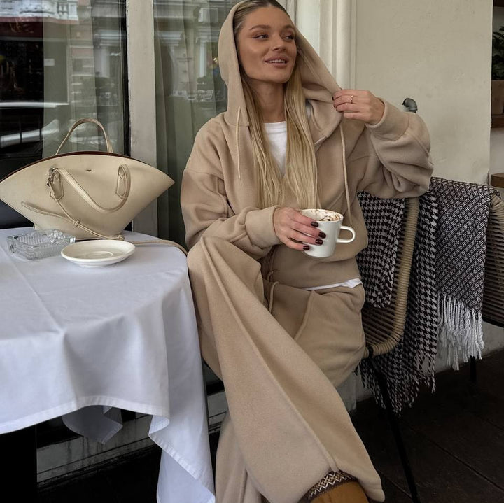 Damen Bequemer Fleece-Hoodie und Couchhose Echo Archiv