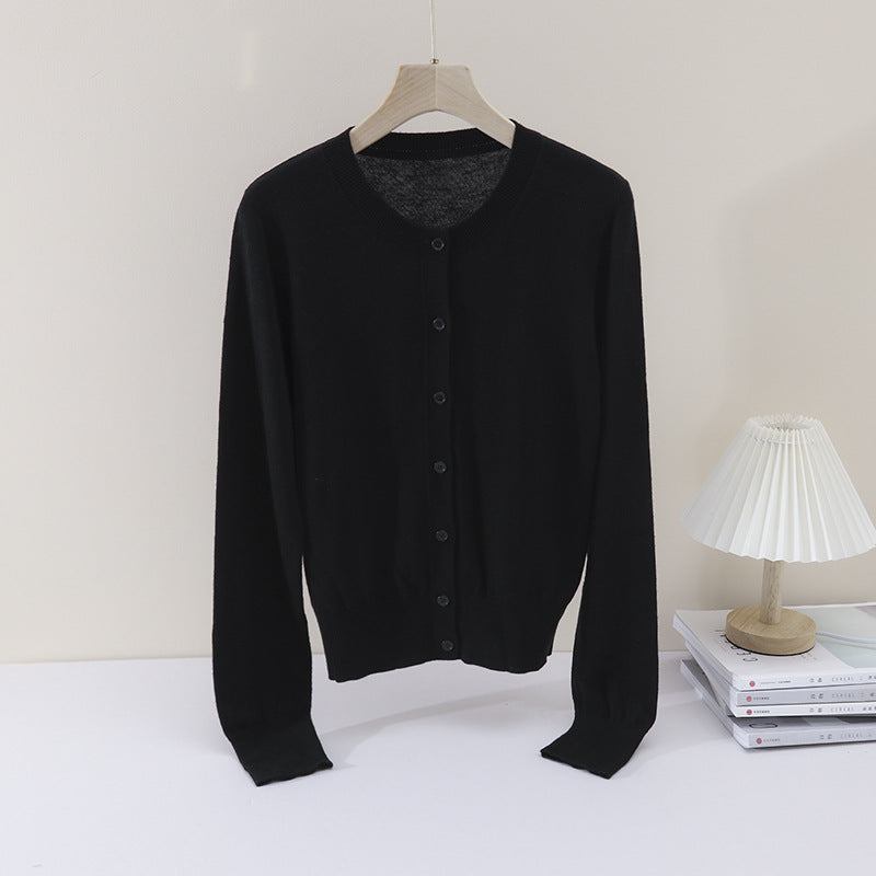 Damen Feiner Knopf-Cardigan mit Rundhalsausschnitt, schmaler Passform und Rippenabschlüssen Echo Archiv