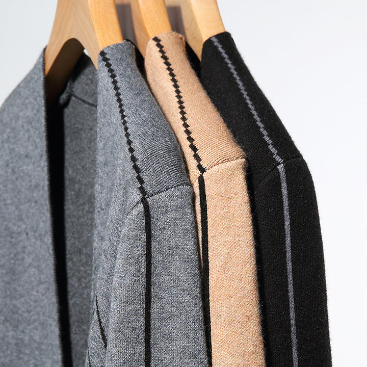 Herren elegante Strickjacke mit gesticktem Design und praktischen Taschen Echoarchiv