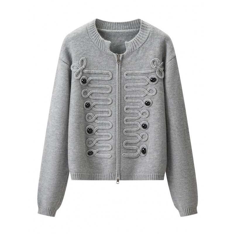 Damen Kurz geschnittene Strickjacke mit dekorativen Kordelapplikationen und Zwei-Wege‑Reißverschluss Echo Archiv