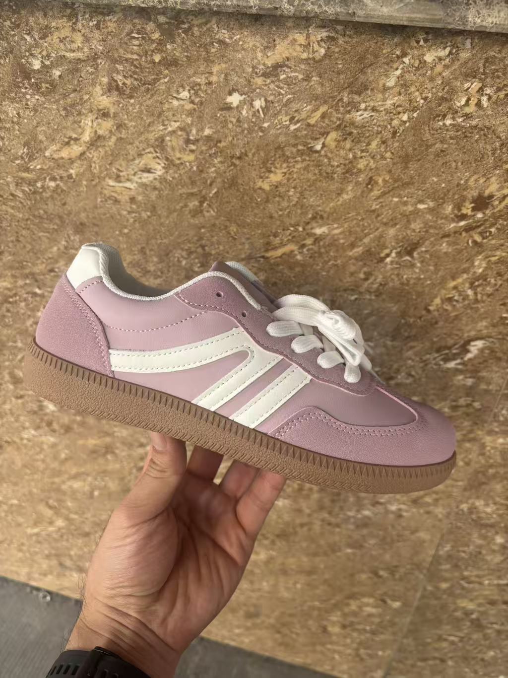 Damen Mary-Jane-Sneaker mit Klettverschluss und gepolstertem Komfortfußbett – Névara