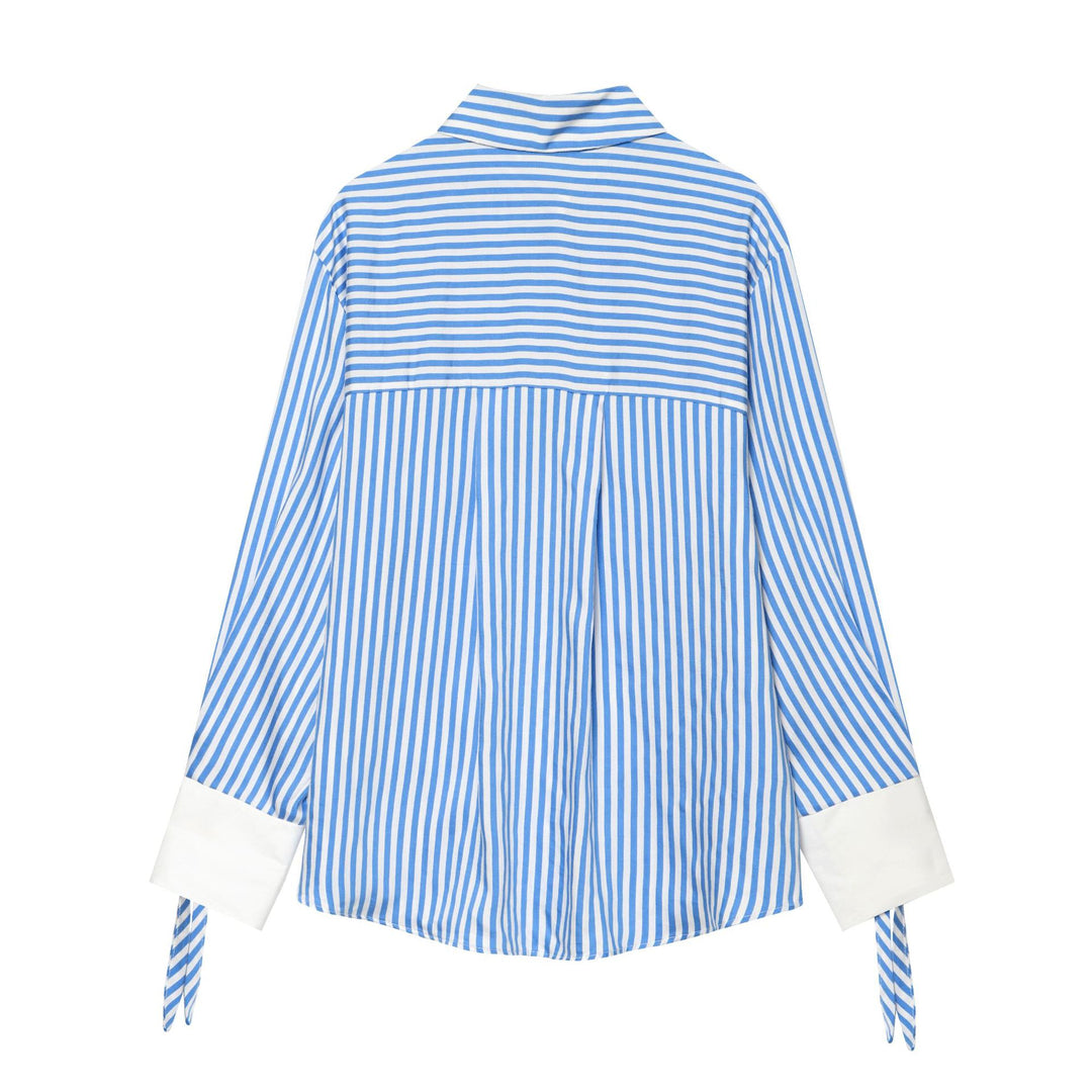 Damen oversized Hemdbluse mit Kentkragen, durchgehender Knopfleiste, markanten Manschetten mit Schnürdetail und feinem Streifenmuster – Maréline