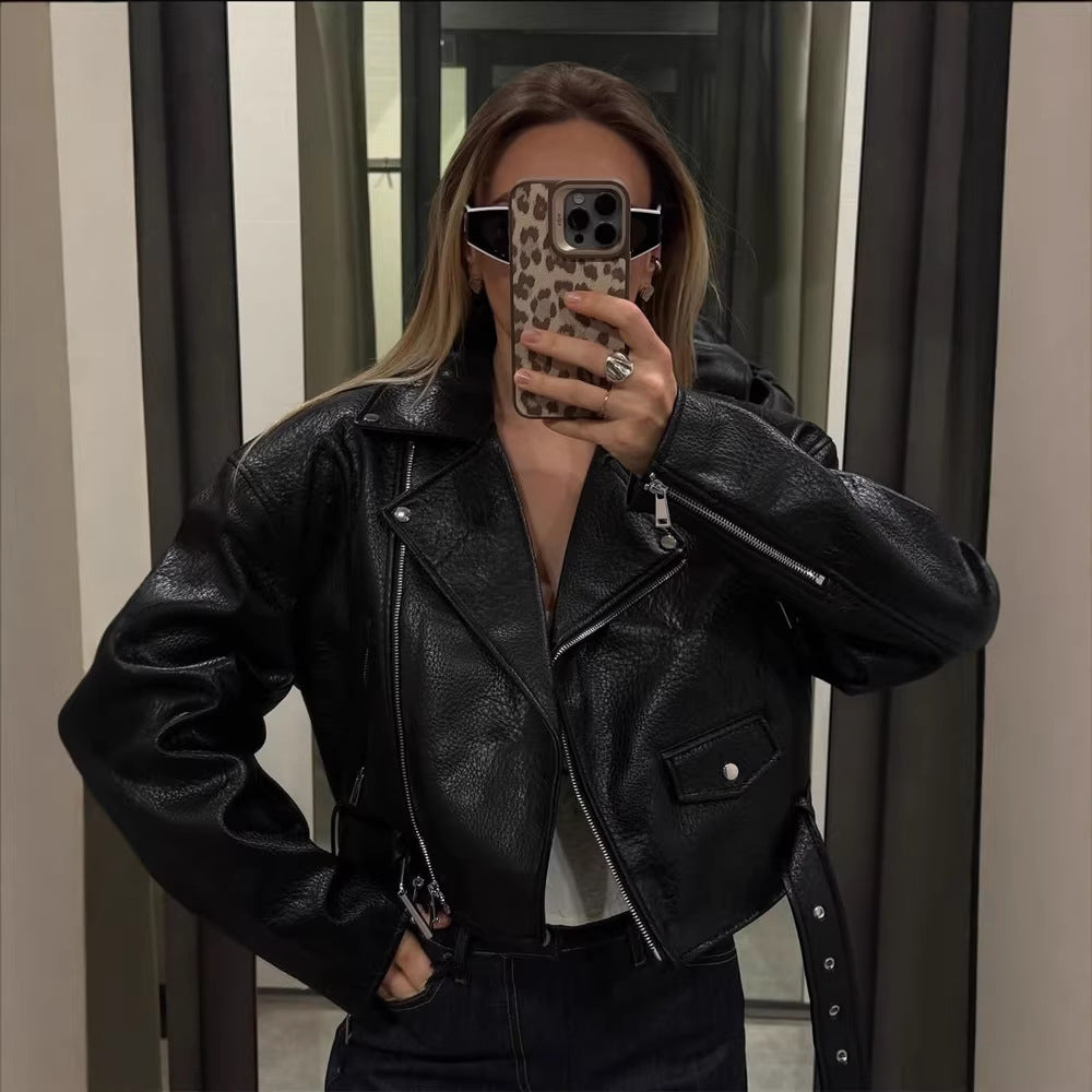 Damen Kurze strukturierte Bikerjacke aus Lederimitat Echoarchiv