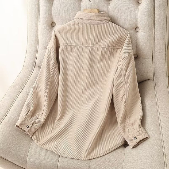 Damen oversized Cordhemdjacke mit wattiertem Teddyfutter, aufgesetzten Pattentaschen und Druckknopfleiste – Célinea