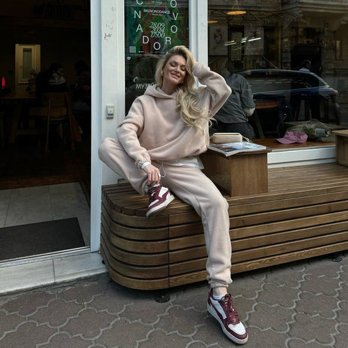 Damen kuscheliges Sweat-Set mit extralangem Kapuzenpullover, verdeckter Kängurutasche und schmal zulaufender Bündchenhose – Avérine