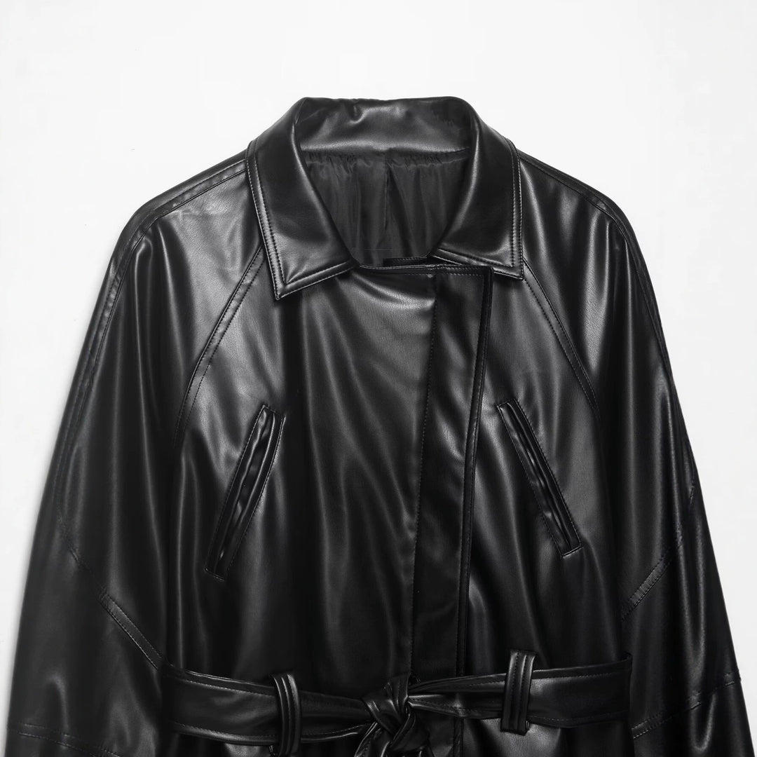 Damen Kurze Lederoptik-Trenchjacke mit Taillengürtel und überschnittenen Raglanärmeln Echo Archiv