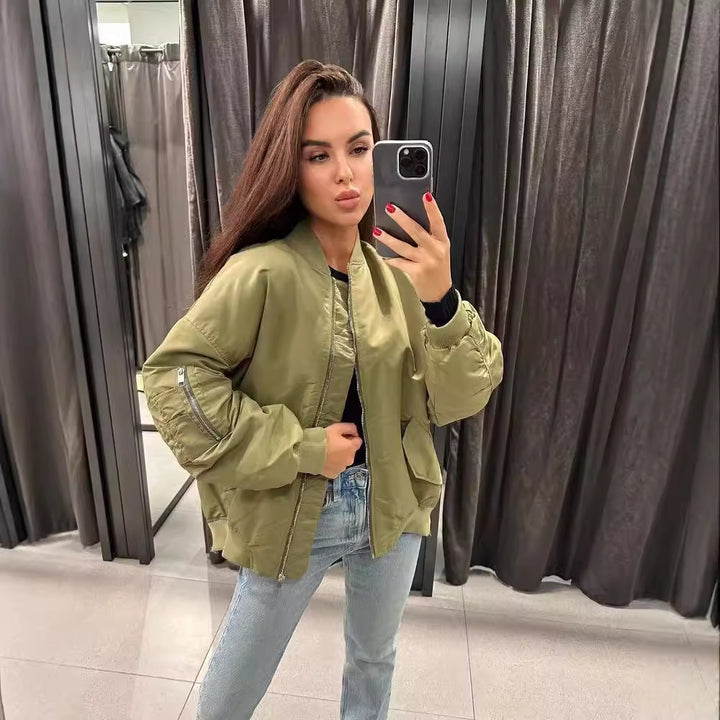 Damen nan oversized Bomberjacke mit wattiertem Kontrastfutter, Ärmelreißverschluss und verlängertem Saum Echo Archiv