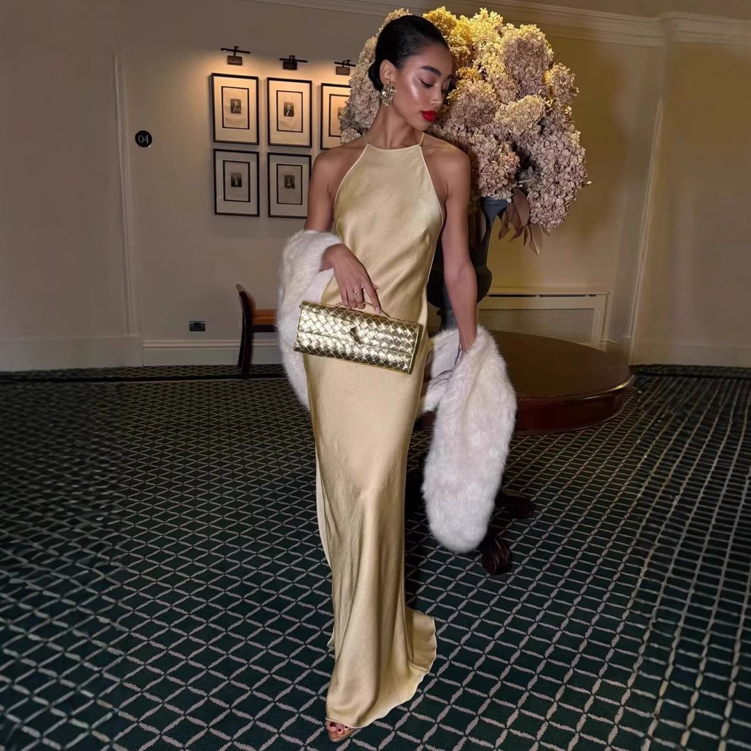 Damen elegantes Maxikleid mit raffiniertem Rückenausschnitt und schimmerndem Material Echo Archiv