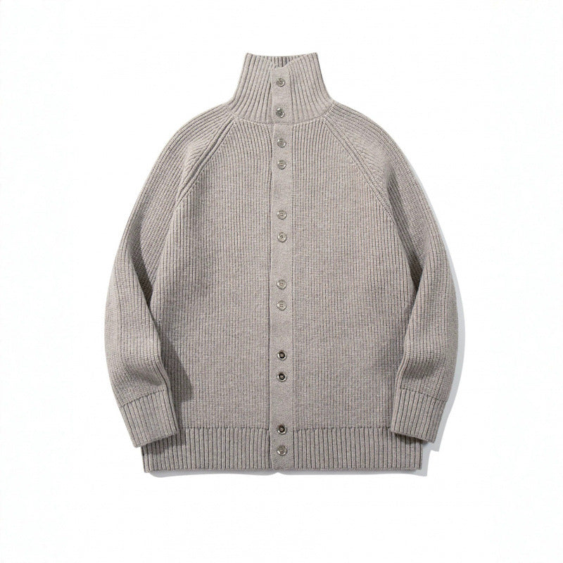 Herren grobgestrickter Knopfcardigan mit hohem Rollkragen und Raglanärmeln Echo Archiv