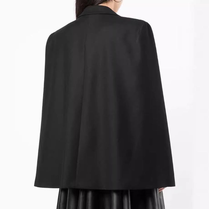 Damen Cape-Blazer mit Schlitzen an den Ärmeln und Satinrevers Echoarchiv