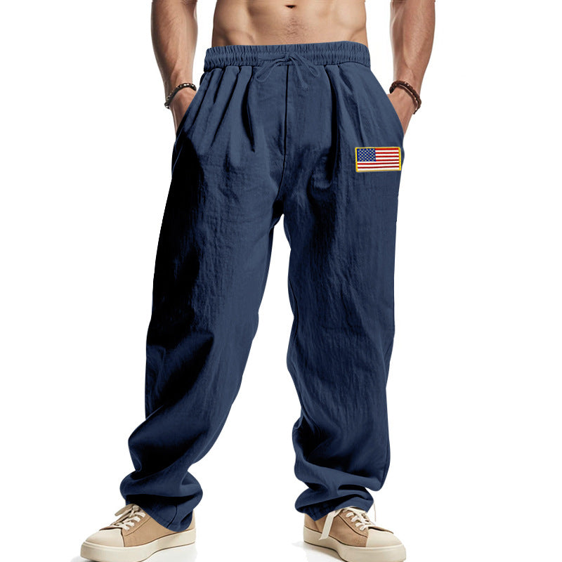 Herren Locker sitzende Freizeit-Hose im Leinen-Look mit elastischem Bund, Kordelzug & Flaggenpatch – Sorevano