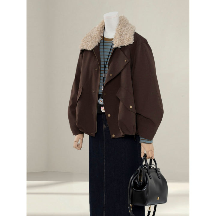 Damen Kurze Oversize-Bomberjacke mit Teddykragen und Druckknopfdetails Echoarchiv