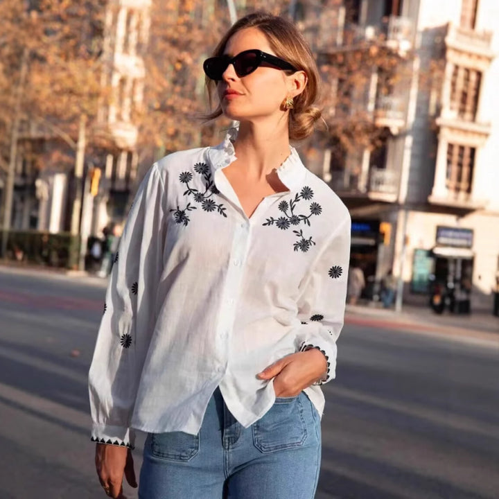 Damen nan bestickte Bluse mit Volumenärmeln und Rüschenstehkragen Echo Archiv