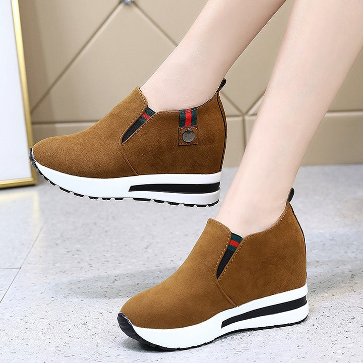 Damen nan Slip-On Keil-Stiefelette mit verstecktem Plateau und rutschfester Profilsohle Echo Archiv