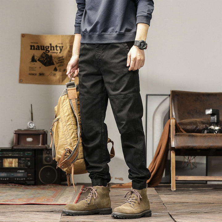 Herren Tapered Cargohose im Joggerstil mit Knie-Teilungsnähten, Tunnelzug & elastischen Bündchen Echoarchiv