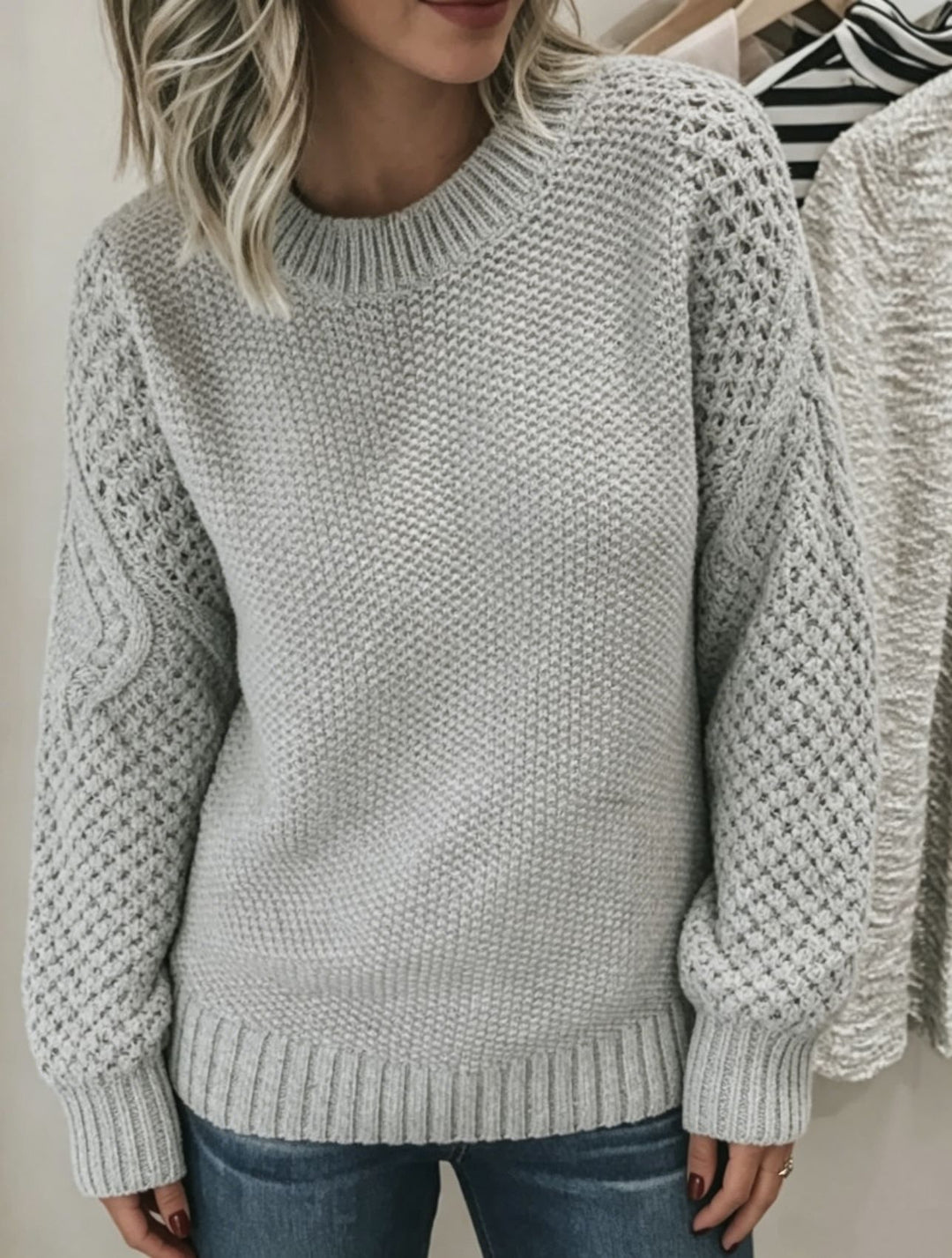 Damen Grobgestrickter Rundhals-Pullover mit Ajour- und Zopfmusterärmeln – Mavelle