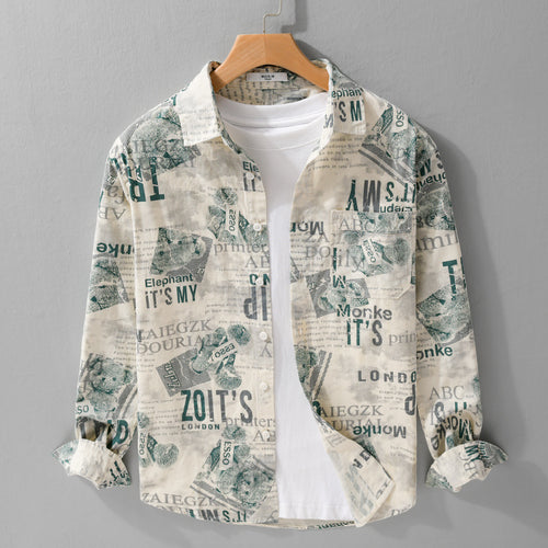 Herren Overshirt aus Baumwoll‑Leinen mit typografischem Zeitungsprint und Relaxed‑Fit Echoarchiv