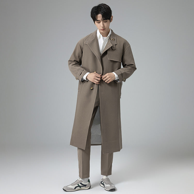 Herren Langer moderner Trenchcoat aus leichtem Twill mit verdeckter Knopfleiste und Taillenriegel Echoarchiv