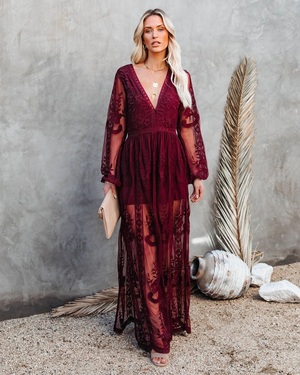 Damen Elegantes Spitzen-Maxikleid mit tiefem V-Ausschnitt und langen Ärmeln Echo Archiv