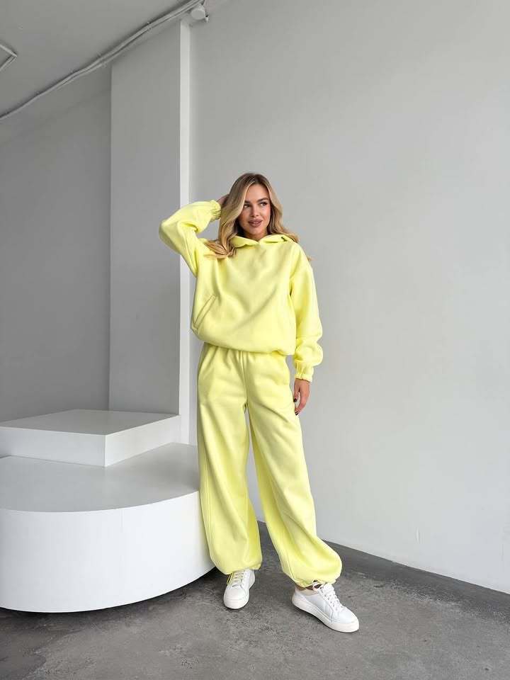 Damen Oversize Loungewear-Set aus schwerem Sweat mit Kapuzenpullover und weitem hochgeschnittenem Jogger – Auréline