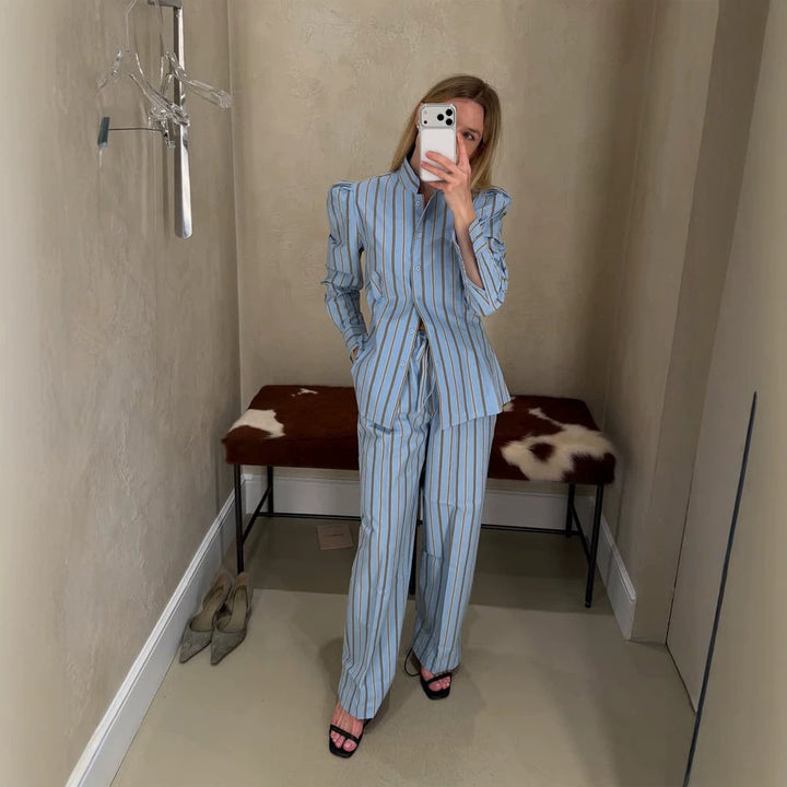 Damen Gestreifter Loungewear-Zweiteiler mit taillierter Hemdbluse und weiter Bundhose Echoarchiv