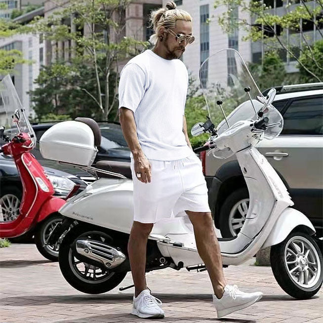Herren stylisches Freizeit-Set aus atmungsaktivem Material und sportlichem Design Echoarchiv