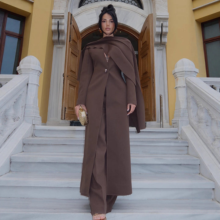 Damen Elegantes Mantelkleid mit Cape-Schulter und taillierter Silhouette Echoarchiv