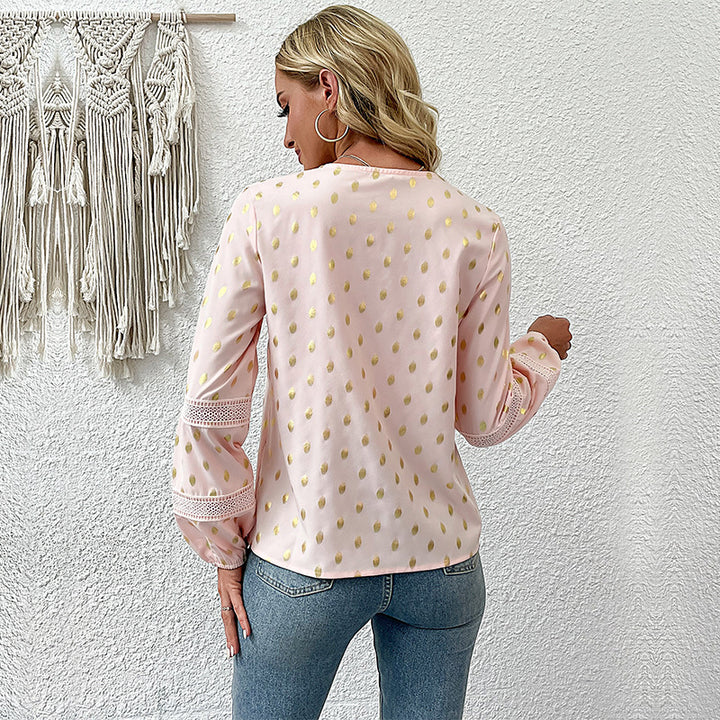 Damen Leichte Chiffonbluse mit V-Ausschnitt, Spitzenbesatz und Metallic-Pünktchen Echoarchiv