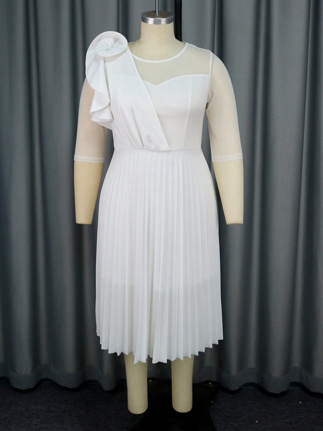 Damen Faltendes Kurzes Kleid mit innovativem Einschlag und transparenten Ärmeln Echo Archiv
