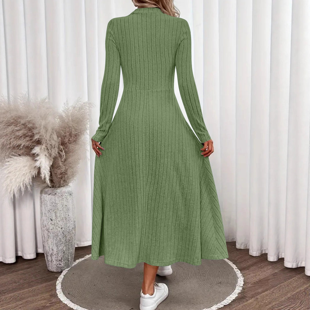 Damen Geripptes Strickmidikleid mit hohem Stehkragen und taillierter A-Linie – Élara