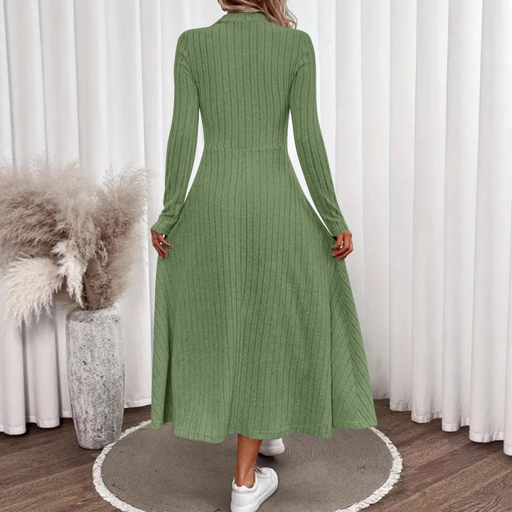 Damen Geripptes Strickmidikleid mit hohem Stehkragen und taillierter A-Linie – Élara