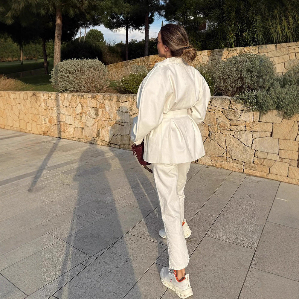 Damen Taillierter Oversize-Blazer mit betonter Schulterpartie und Kellerfalten Echoarchiv