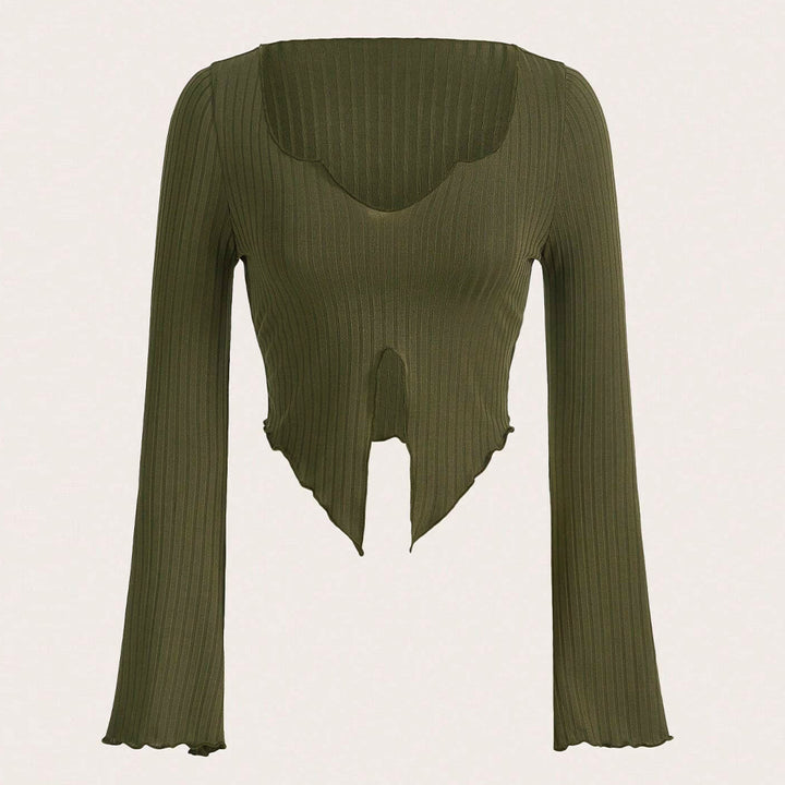 Damen fein geripptes Cropped-Longsleeve mit asymmetrischem Wellensaum und Cut-Out – Avérine