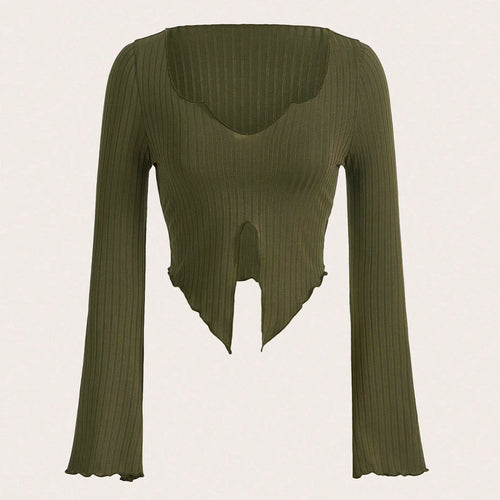 Damen fein geripptes Cropped-Longsleeve mit asymmetrischem Wellensaum und Cut-Out – Avérine