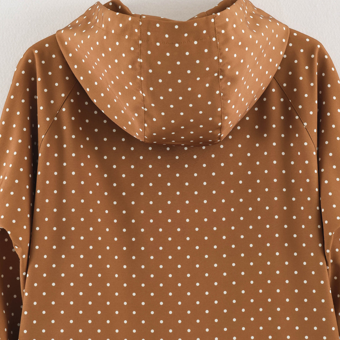 Damen Leichte wasserabweisende Kapuzenjacke mit Tupfenmuster und Druckknopfleiste Echoarchiv