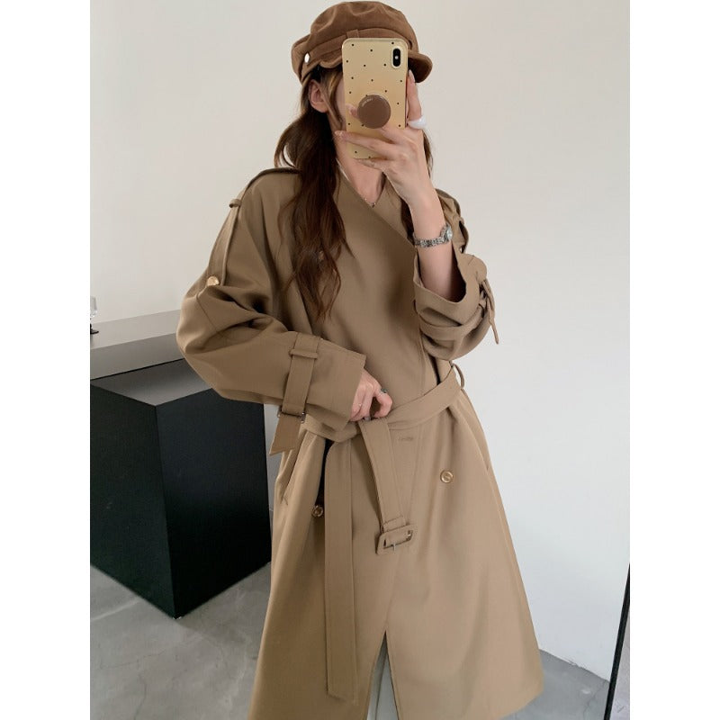 Damen Lang geschnittener Trenchcoat mit doppelreihiger Knopfleiste und verstellbaren Ärmelriegeln Echoarchiv