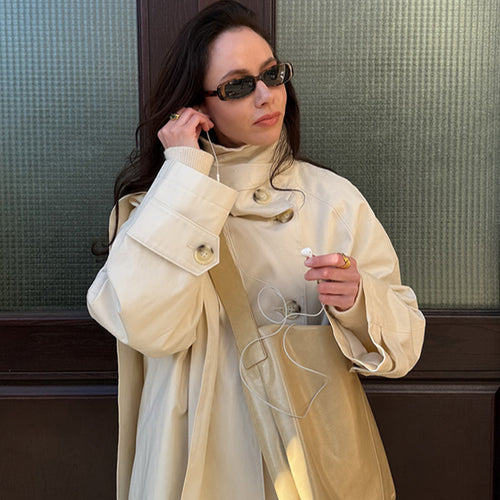 Damen Kurzer Oversize-Trench mit hohem Stehkragen, verdeckter Knopfleiste & weiten Manschetten Echoarchiv