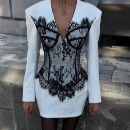 Damen Figurbetontes Minikleid mit Korsagen‑Optik und Spitzenapplikation Echo Archiv