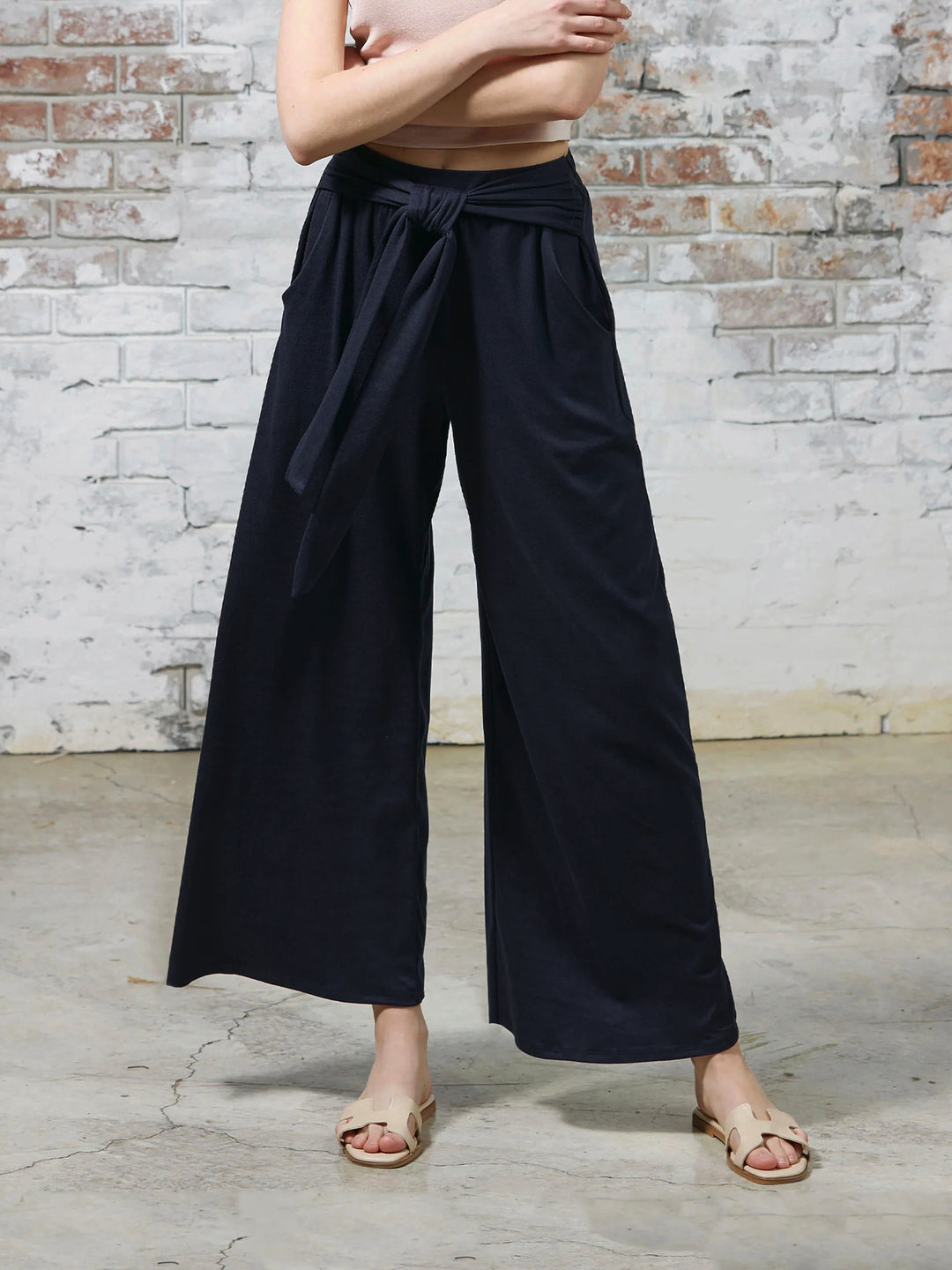 Damen Hochtaillierte Weite Palazzo-Hose mit Selbstbindendem Taillenbund und Seitentaschen – Avélisse