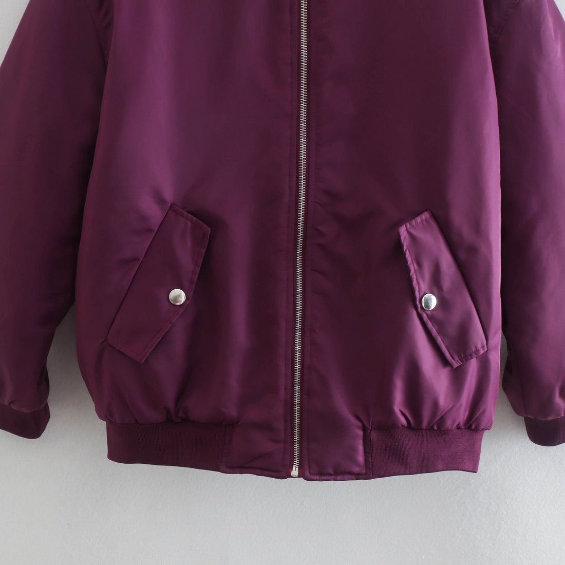 Damen Boxy Bomberjacke im Oversize‑Look mit Reißverschluss und abgeschrägten Pattentaschen Echoarchiv