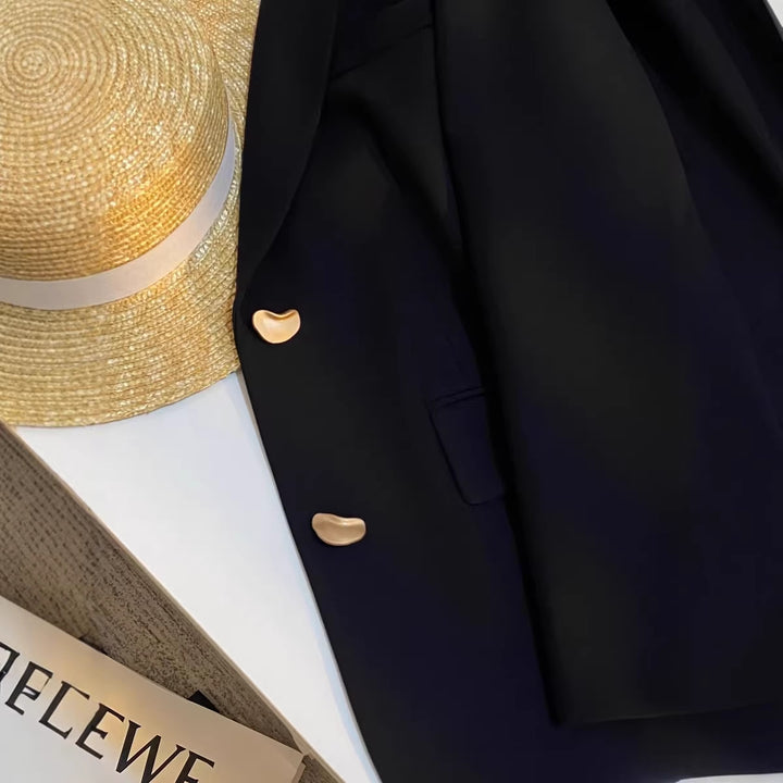 Damen Eleganter Blazer mit goldenen Details Echoarchiv