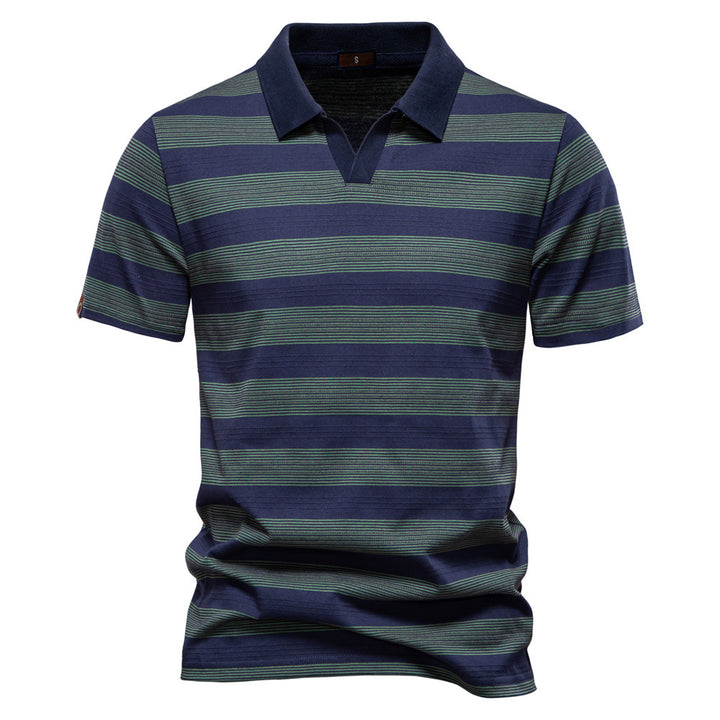 Herren Polo-Shirt mit stylischem V-Ausschnitt und modernem Streifenmuster Echoarchiv