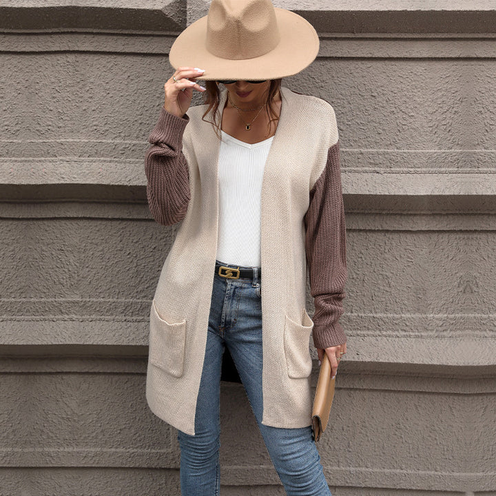 Damen Lange Strickjacke mit Kontrastärmeln und aufgesetzten Taschen Echoarchiv