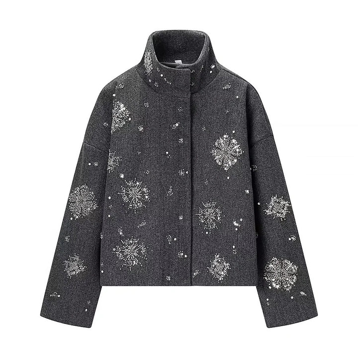 Damen boxy Kurzjacke mit hohem Stehkragen und funkelnder Perlen‑ und Paillettenstickerei – Célinea