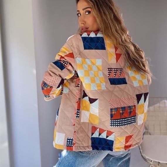 Damen nan gesteppte Patchwork-Quiltjacke mit Stehkragen und aufgesetzten Klappentaschen Echo Archiv