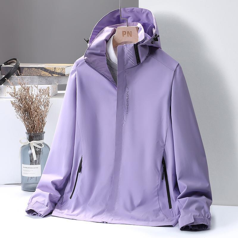 Damen Leichte Softshell-Kapuzenjacke mit winddichter Sturmleiste und verdeckten Reißverschlusstaschen – Célinea